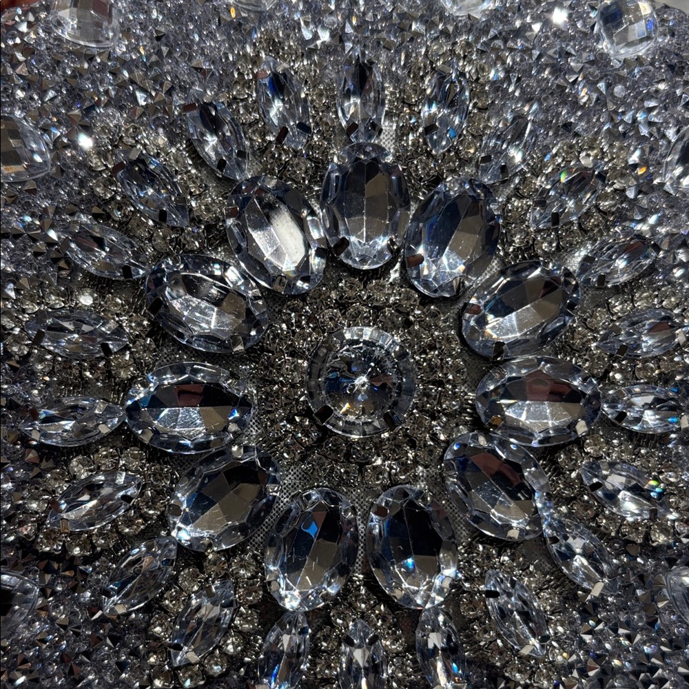 Elegant Silver Crystal Evening Clutch - Picture 4 of 6